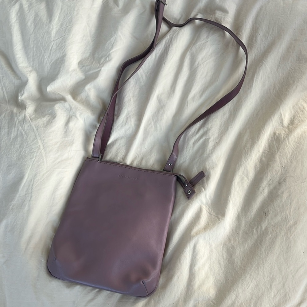 Light shoulder bag
